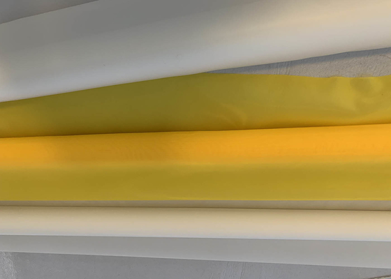 Color amarillo blanco de nylon de la malla 43t del rollo 110 del 100% para la impresión de la camiseta